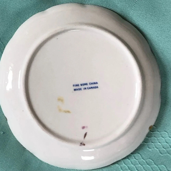 Lot of Four Vintage Canadian Made Mini Plates - Picture 10 of 11